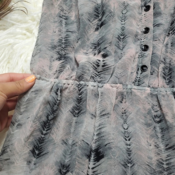 Kensie Button Front Feather Print Dress - Picture 3 of 8
